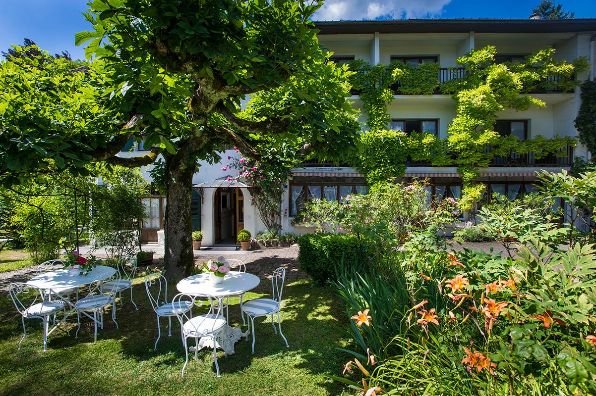Jardin de l'hôtel Beau Séjour, pour la détente en pleine nature ou prendre le petit-déjeuner