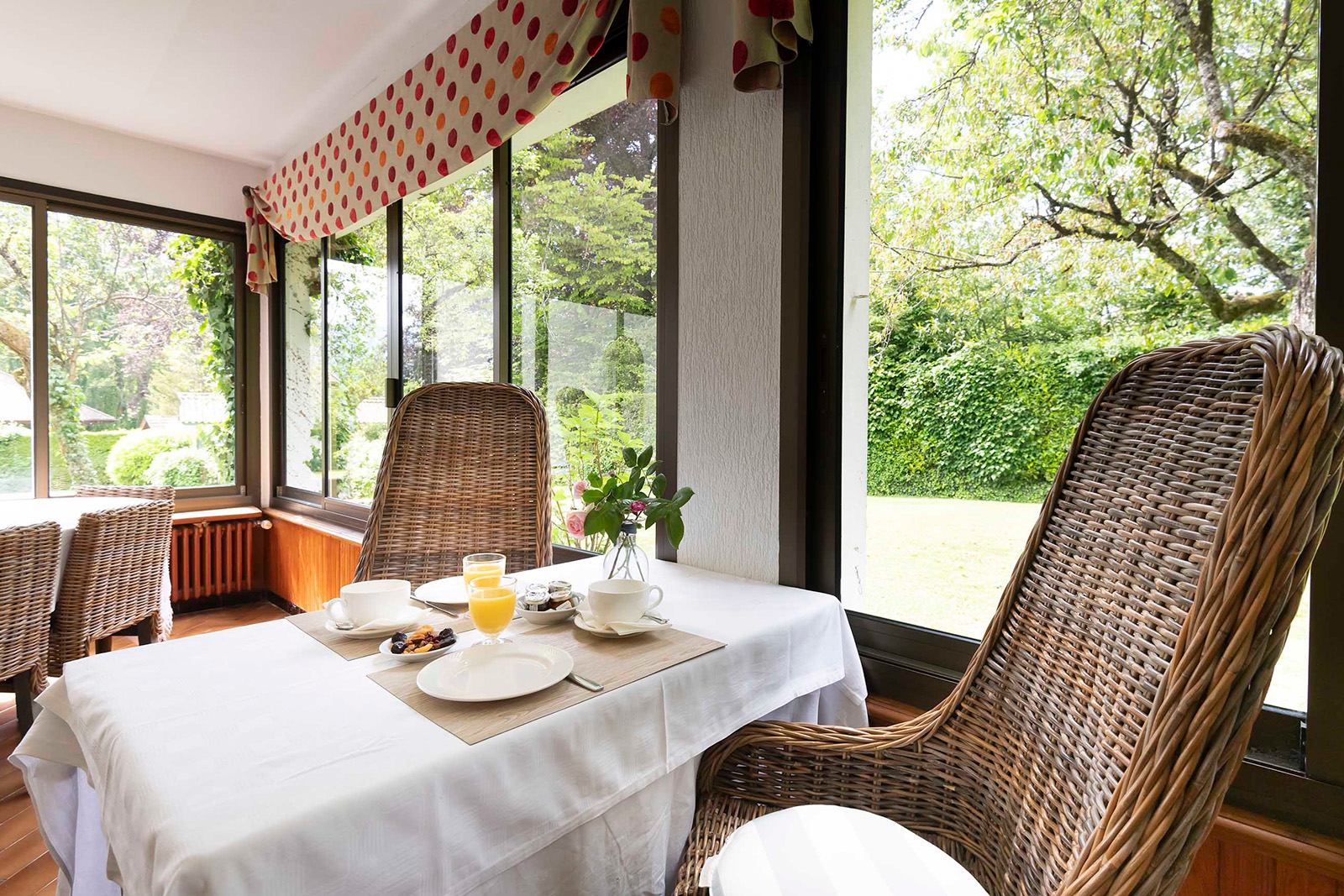 Petit déjeuner salle à manger Hôtel Beau Séjour - lac d'Annecy
